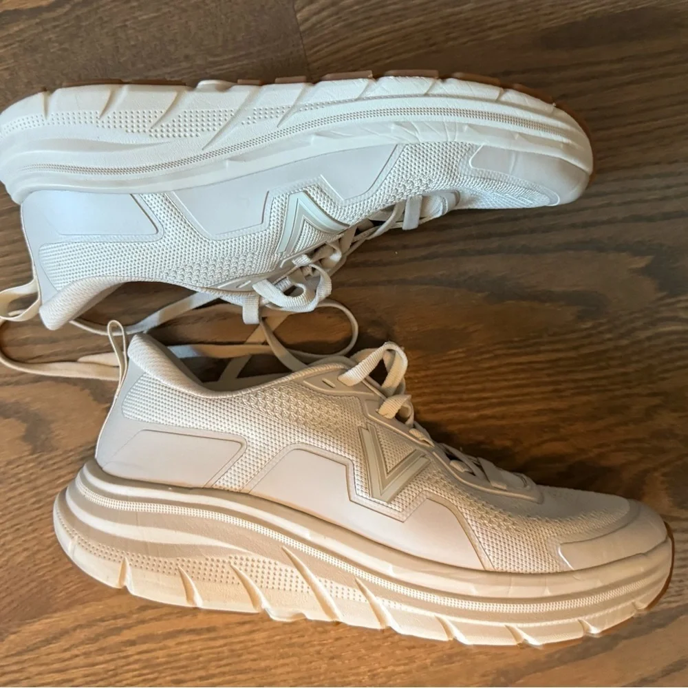 Women's Cream Vionic Walk Max Water Repellent Sneaker